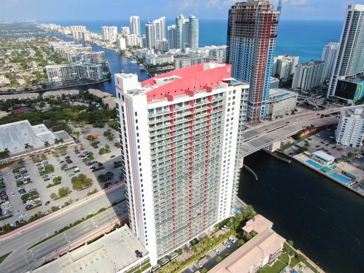 South Ocean Suites Халландейл-Бич Экстерьер фото